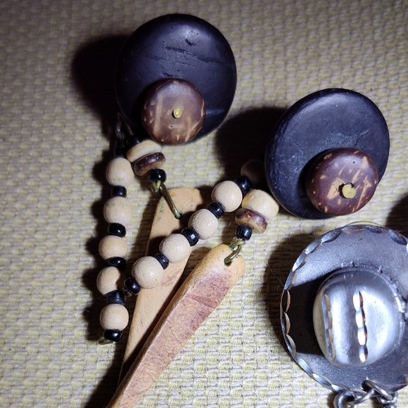 Bohemian Tribal Wood And Composite Earrings, Silver Cowgirl Hat W Dangle Feather - Picture 3 of 6